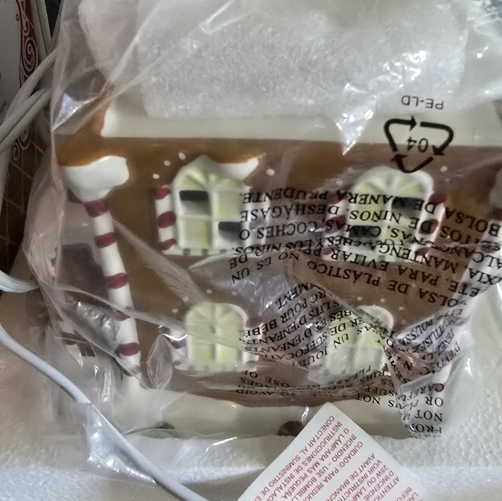 Scentsy Limited Edition Holiday Warmer 2015 Gingerbread House Warmer - Picture 4 of 5